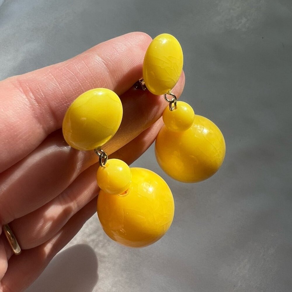 Chunky MCM Lemon Yellow Lucite Dangle Costume Fashion Estate Clip On Earrings - Picture 9 of 9